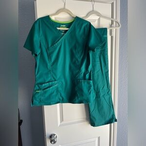 Landau Pro Flex Women’s Medium Scrubs, Green